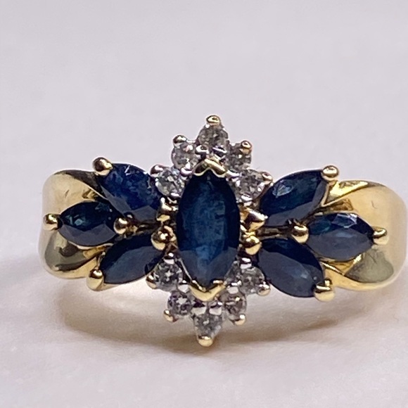 Blue Sapphire & Diamond Ring Stunning (Authentic) - Picture 4 of 4